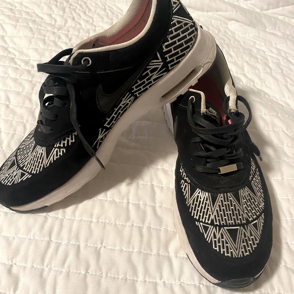 Great condition, LIMITED EDITION Nike “NYC” women’s sneaker. - Picture 1 of 4